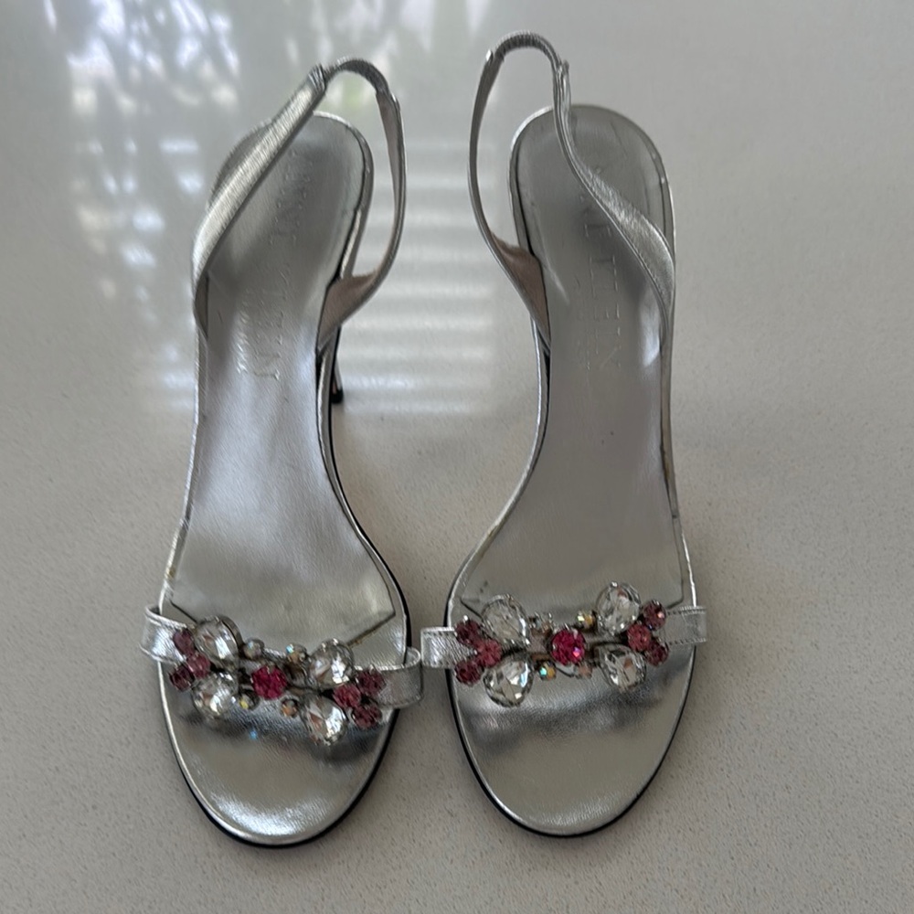 Vintage, Elegant Silver Sandals with Floral Embellishments